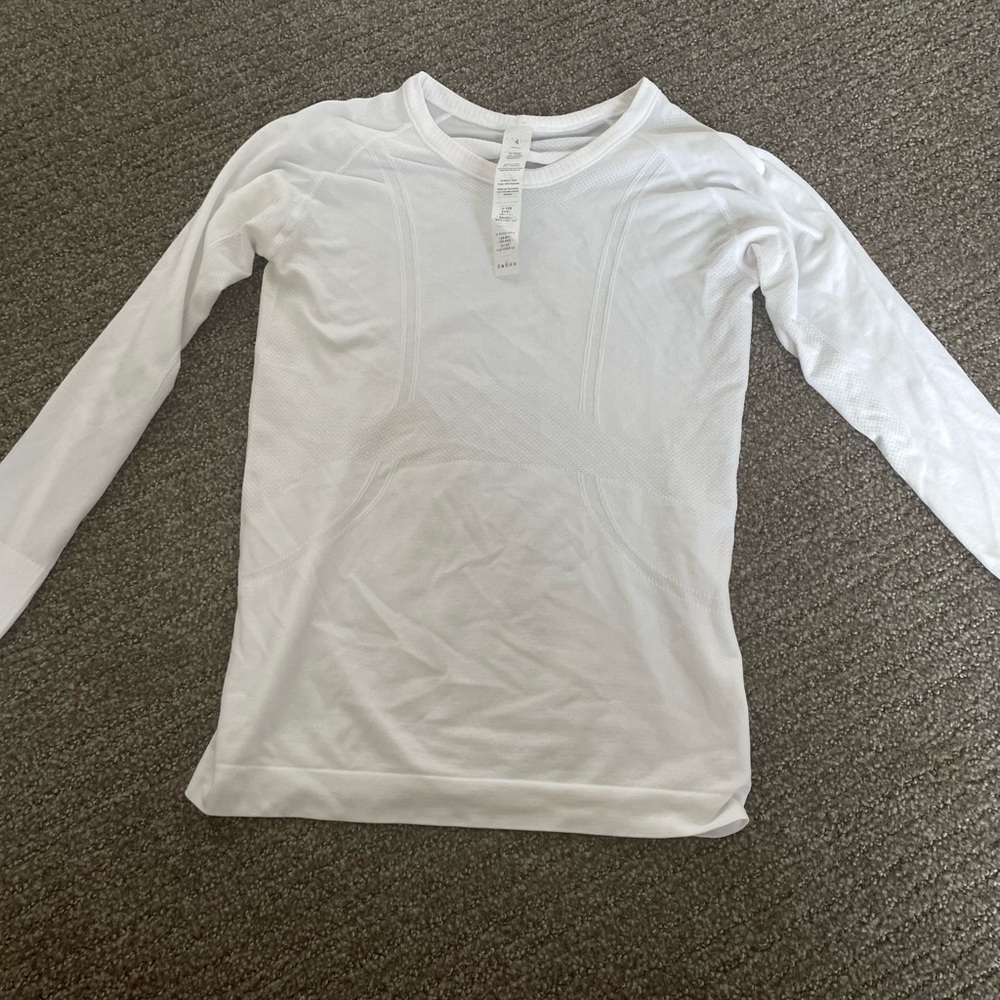 LULULEMON LONG SLEEVE SWIFTLY TECH DUPE WITH LULULEMON LOGO🤍🤍